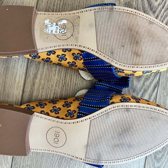 Nordstrom's 1901 Bow Mules - Picture 4 of 5